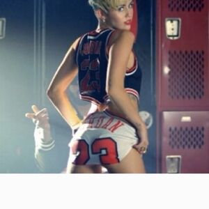 Mitchell & Ness Miley Cyrus Chicago Bulls Jersey Dress - Medium